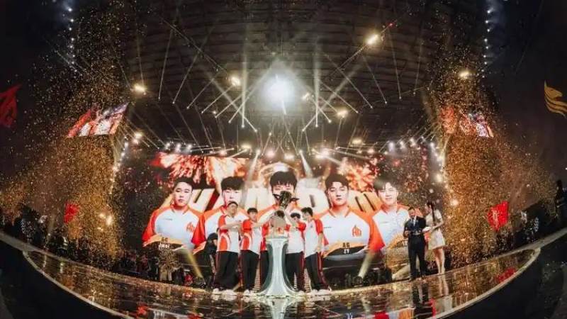 T1世界赛阵容怎么定?从选手轮换到版本适配的完整判断逻辑